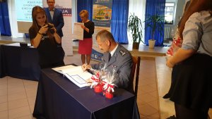 Podpisanie porozumienia pomiędzy KMP we Włocławku a ZS nr 4