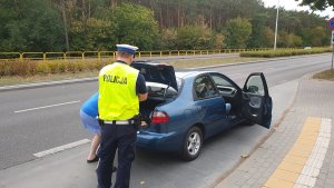 Policjanci ruchu drogowego w ramach działań Kaskadowy pomiar prędkości