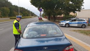 Policjanci ruchu drogowego w ramach działań Kaskadowy pomiar prędkości