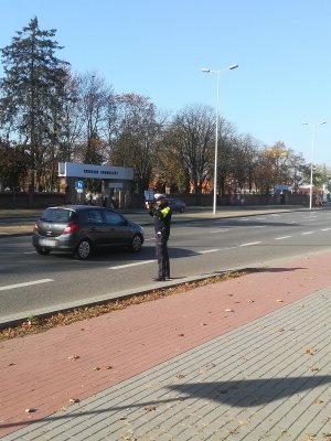 Policjanci ruchu drogowego podczas akcji prękość